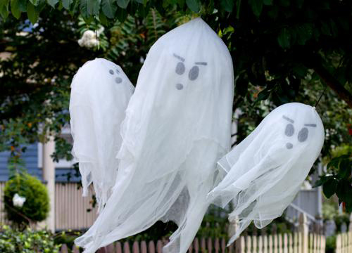 Homemade Halloween Scary Hanging & Dangling Ghosts - Halloweenonearth.com